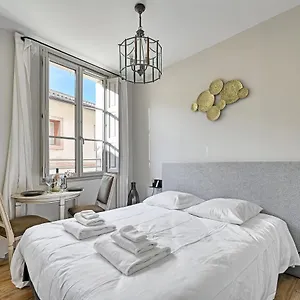 Appartement Au Coeur Des Papes, Dans Batisse De Charme & En Coeur De, Avignon
